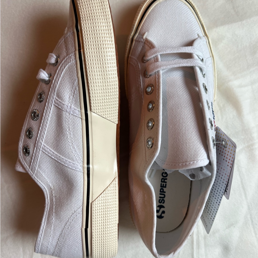 BRAND NEW with box white Supergas